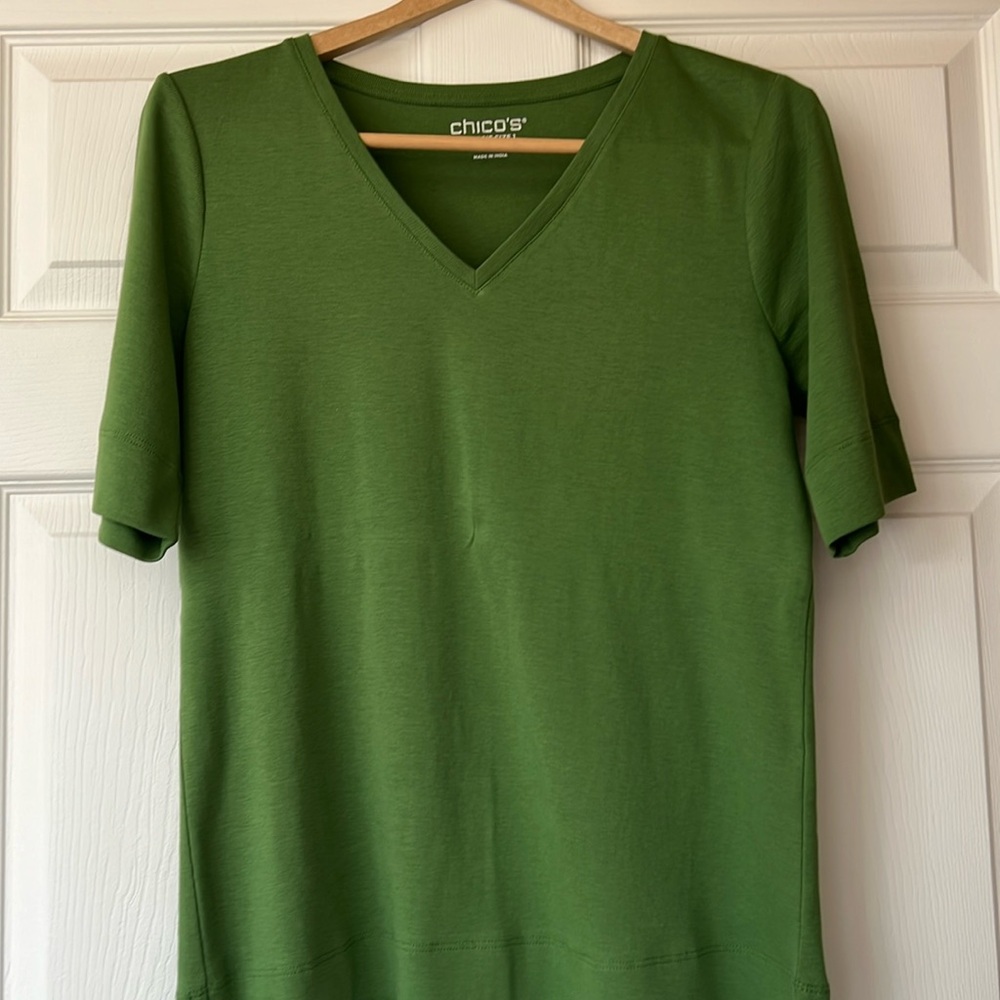 Chicos Kelly Green tee Size 1